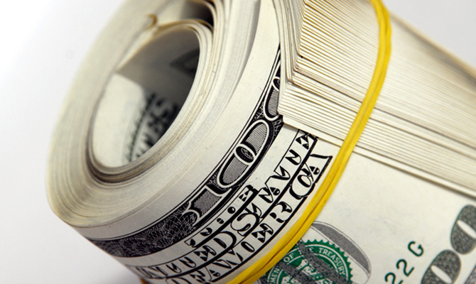 Население увеличило чистую продажу валюты в марте более чем в 2 раза