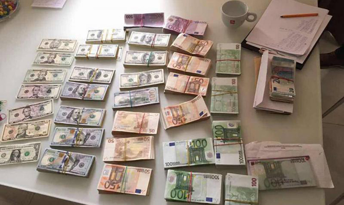 В квартире руководителя Броварской налоговой изъяли более $280 тыс. – Луценко