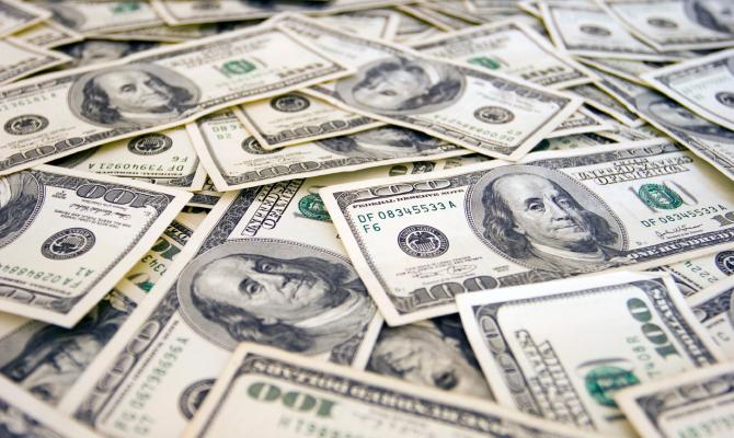 НБУ: Украинцы в феврале продали валюты на $191 млн больше, чем купили