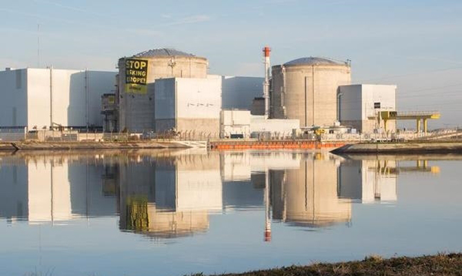 Во Франции по требованию экологов закроют старейшую АЭС