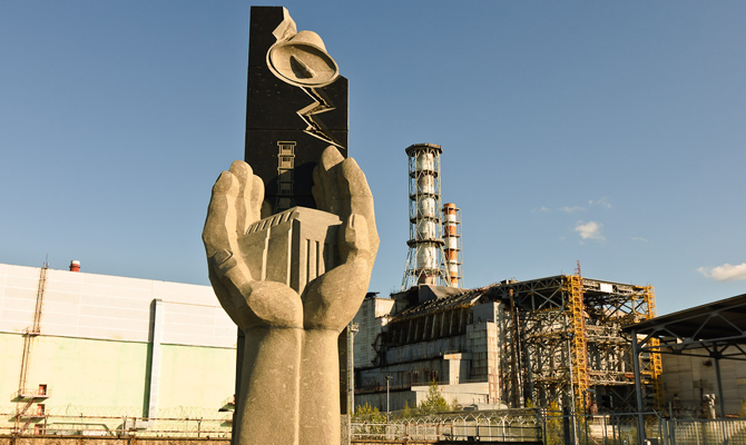 Президент назначил пожизненные стипендии 22 ликвидаторам пожара на ЧАЭС