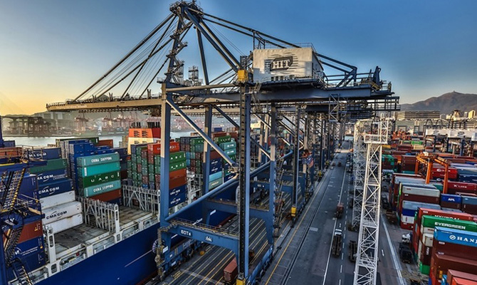 Порошенко анонсировал приход в Украину портового оператора Hutchison Ports