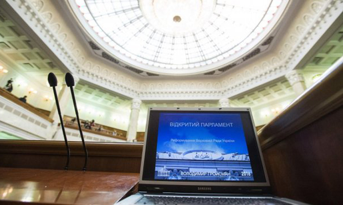 Евродепутаты требуют отменить е-декларации для борцов с коррупцией