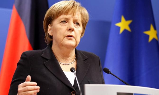 Меркель: В отношении России необходимо совмещать демонстрацию силы и готовность к диалогу