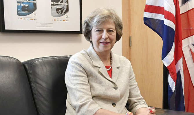 Мэй обсудила с Макроном процедуру Brexit