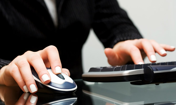 Украинцев начали лишать свободы за публикацию советской символики в Facebook