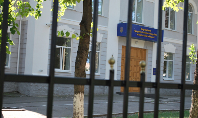 Суд заочно арестовал экс-нардепа Крючкова