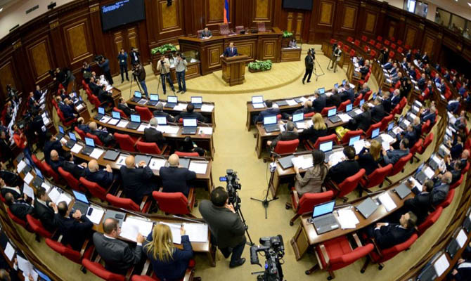 Правительство Армении ушло в отставку