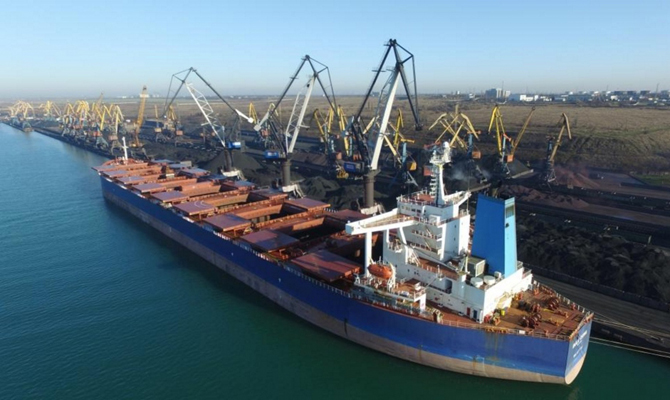 Порт Южный примет следующее судно с углем из ЮАР в июне