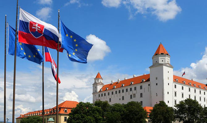 Украина обсуждает со Словакией механизм легализации украинских трудовых мигрантов