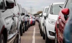 Продажи на рынке новых легковых автомобилей выросли на треть