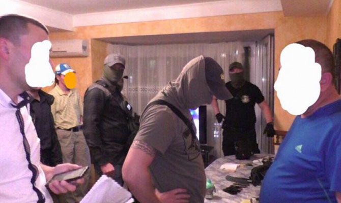 Прокуратура задержала банду, пытавшуюся похитить и вывезти в РФ мужчину за 17 млн долларов, - Луценко