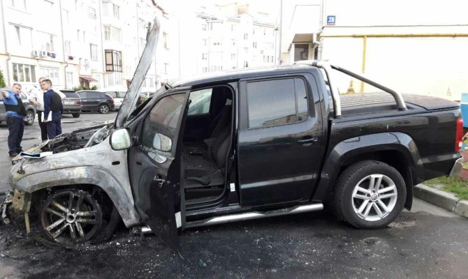 В Луцке подожгли автомобиль, принадлежащий семье нардепа