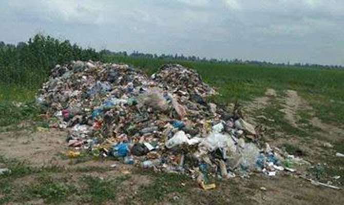 Под Киевом правоохранители обнаружили более 60 тонн львовского мусора