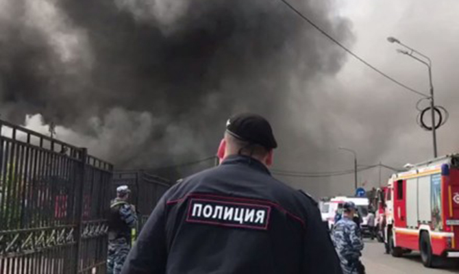 Масштабный пожар произошел возле Киевского вокзала в Москве, есть погибшие
