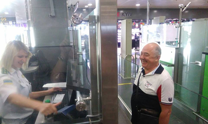 В первый день безвиза по биометрическим паспортам в ЕС проехали более 10 тыс. Украинцев