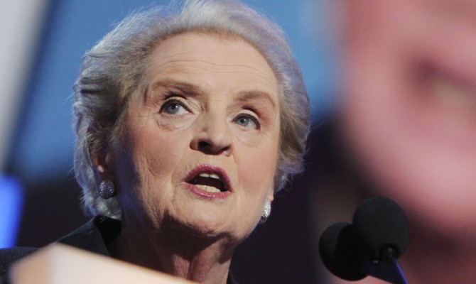 Олбрайт в разговоре с Порошенко подчеркнула важность предоставления Украине оборонительного оружия