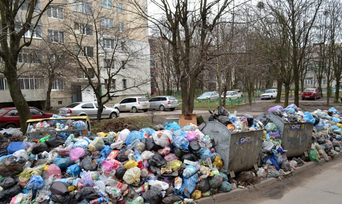 Из Львова за сутки вывезли более 640 тонн мусора