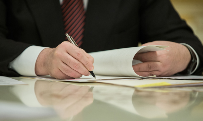 Порошенко разрешил давать вид на жительство иностранным инвесторам