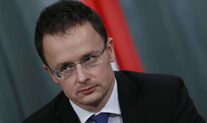 Глава МИД Венгрии обвинил Еврокомиссию в шантаже