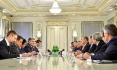 Конгрессмены США на встрече с Порошенко выступили за усиление санкций против РФ