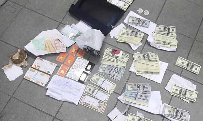 Чиновников «Укрзализныци», задержанных за вымогательство, арестовали на два месяца