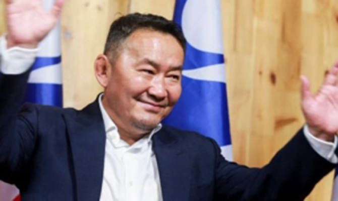 Кандидат от оппозиции опередил спикера парламента на выборах в Монголии