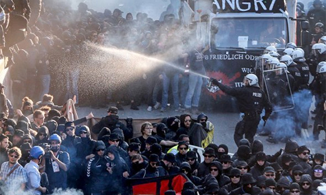 Протесты в Гамбурге: ранены 213 полицейских, задержаны 203 демонстранта