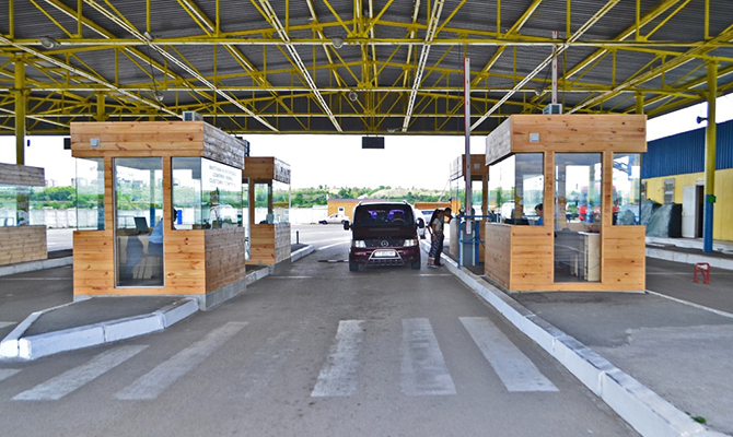 Порошенко и премьер Молдовы открыли совместный пункт пропуска на границе