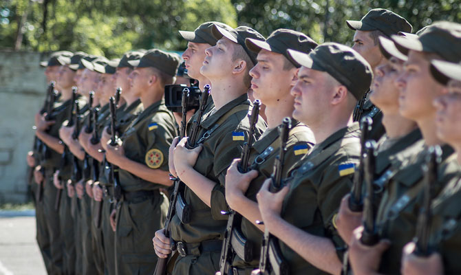 На службу в Нацгвардию в августе дополнительно призовут тысячу человек