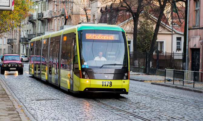 ПриватБанк установит терминалы в трамваях