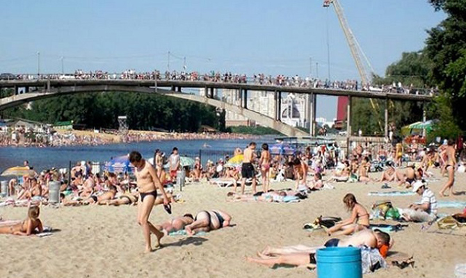 На всех киевских пляжах запретили купаться