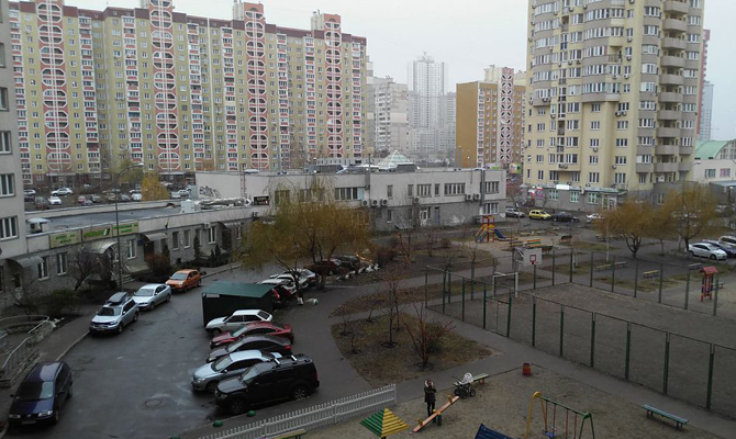 В Киеве внедорожник переехал военного прокурора и скрылся