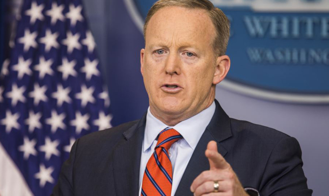 Пресс-секретарь Белого дома ушел в отставку из-за разногласий с Трампом