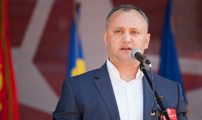В Молдове суд запретил референдум Додона