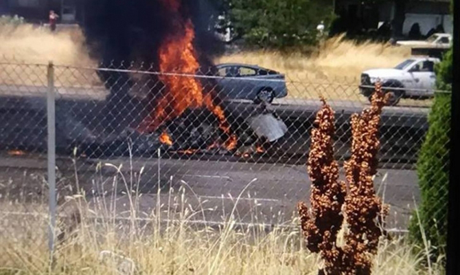 В США на автостраду упал самолет - четверо погибших