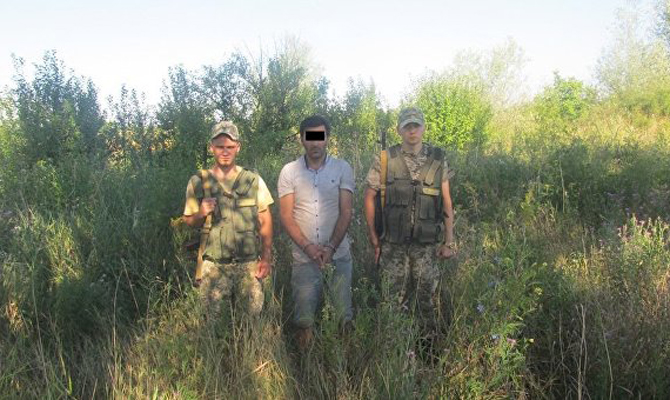 Пограничники задержали четырех нелегалов на границе с ЕС