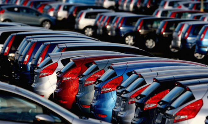 В июле украинцы приобрели 6425 новых легковых автомобилей