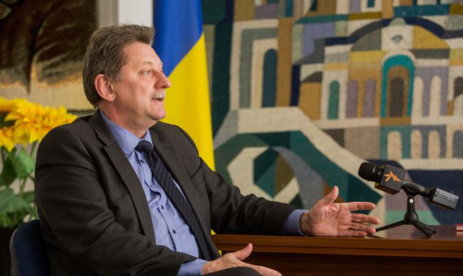 Украина введет санкции против компаний из Беларуси за торговлю с боевиками, – посол