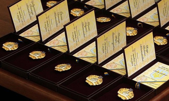 Госуправделами потратит 20,4 млн грн на закупку юбилейных наград в 2017 году