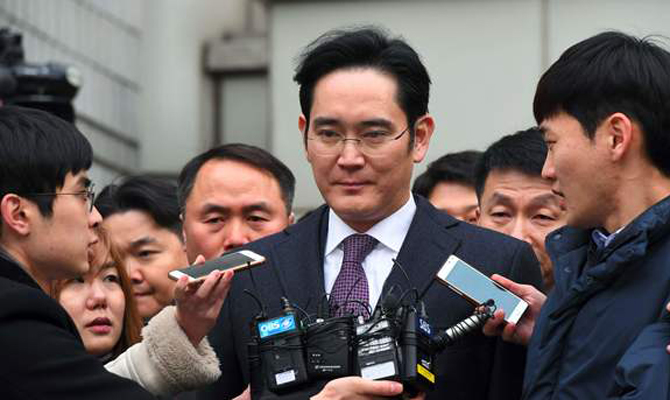 В Южной Корее главу Samsung подозревают в коррупции
