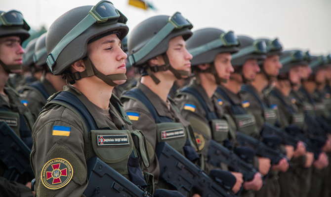 Порошенко одобрил шефство местных властей над воинскими частями