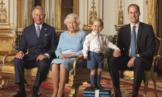 Елизавета II готовится отречься от престола в пользу принца Чарльза