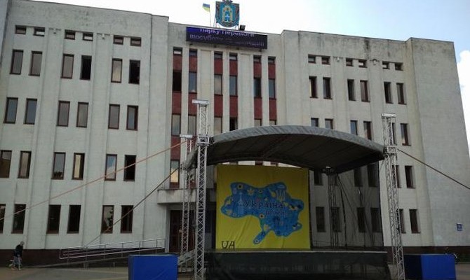 Чиновницу из Броваров уволили за карту Украины без Крыма