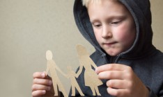 Суды уравняют права отца и матери на ребенка