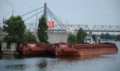 Киевский речпорт купил две баржи в Беларуси