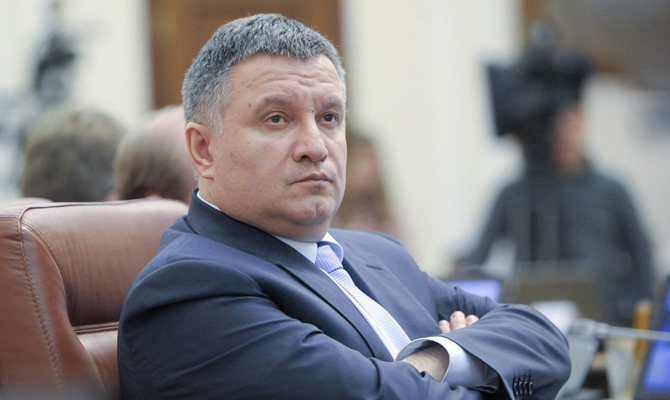 НАПК нашло мелкое нарушение в декларации Авакова