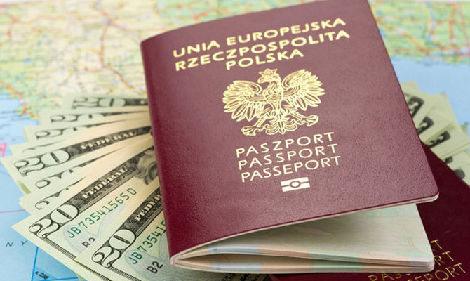 Польша отказалась размещать скандальные изображения Львова в паспортах