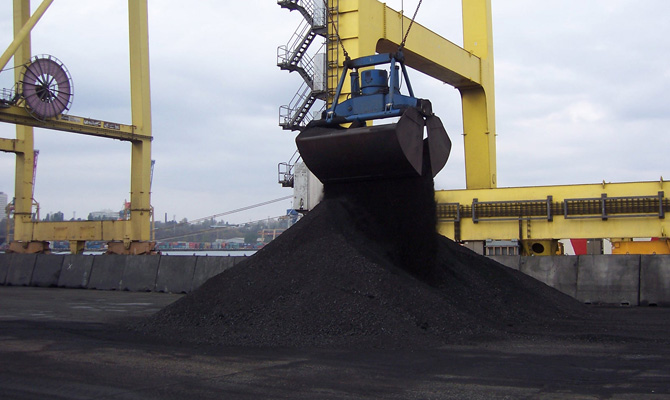 В Украину прибыла очередная партия антрацита из ЮАР