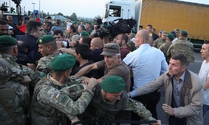 ГПСУ: Границу на КПП «Шегини» незаконно пересекли 69 человек